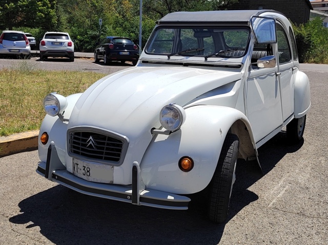 www.targhenere.net/gallery2/wp-content/uploads/2024/08/citroen_2cv_vt38.jpg